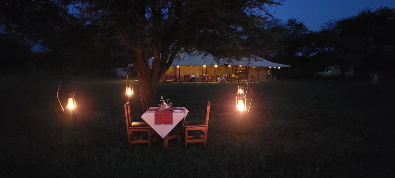 Hotel Zawadi Camp Serengeti-Savanne Exterior foto
