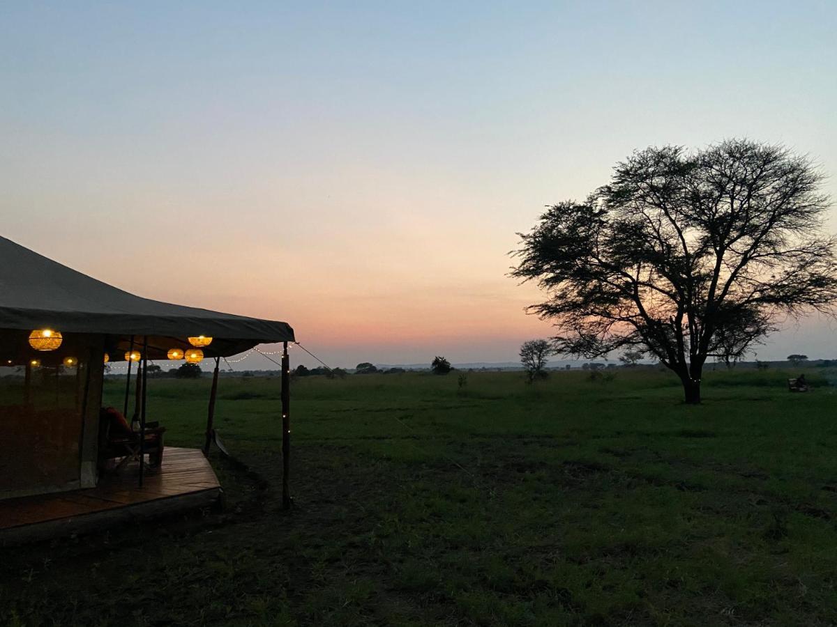 Hotel Zawadi Camp Serengeti-Savanne Exterior foto
