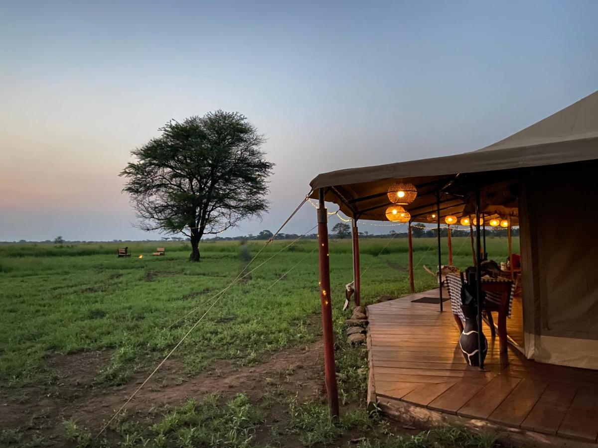 Hotel Zawadi Camp Serengeti-Savanne Exterior foto
